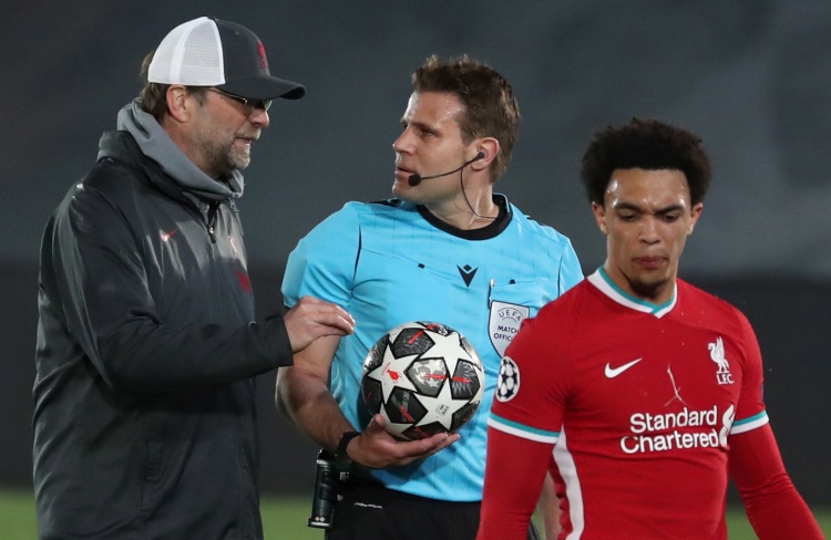 “彭啸哥哥进球，我从沙发上跳了起来”——中国U23男足激励青少年球员