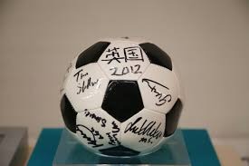 吴尊晒与太太F1观赛照，一起F1， 网球，美食，享受激情澎湃的一天